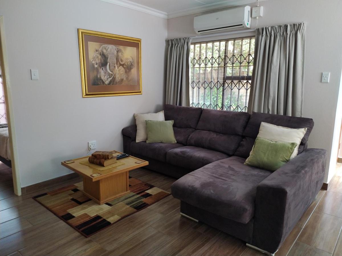 Twins Guest House Astoni Vanderbijlpark Buitenkant foto