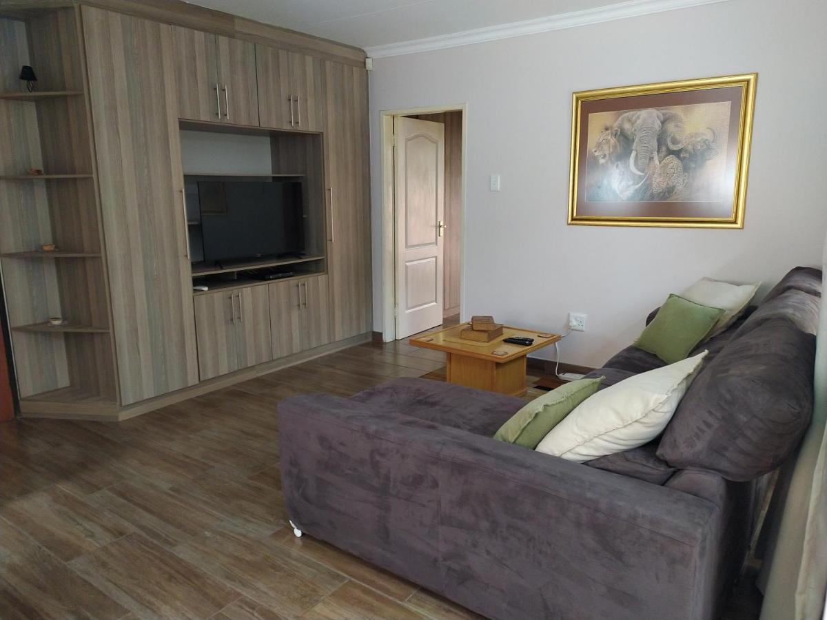 Twins Guest House Astoni Vanderbijlpark Buitenkant foto