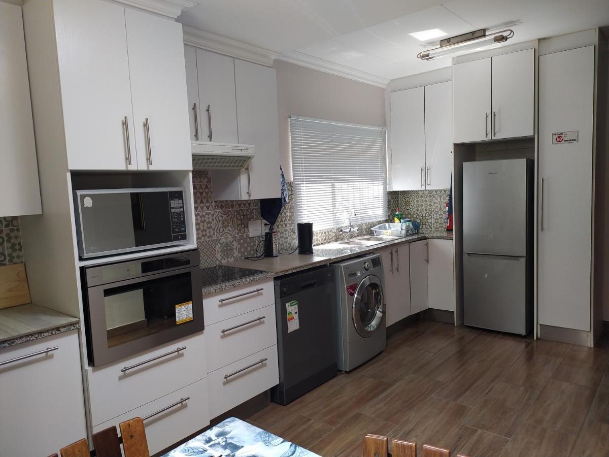 Twins Guest House Astoni Vanderbijlpark Buitenkant foto