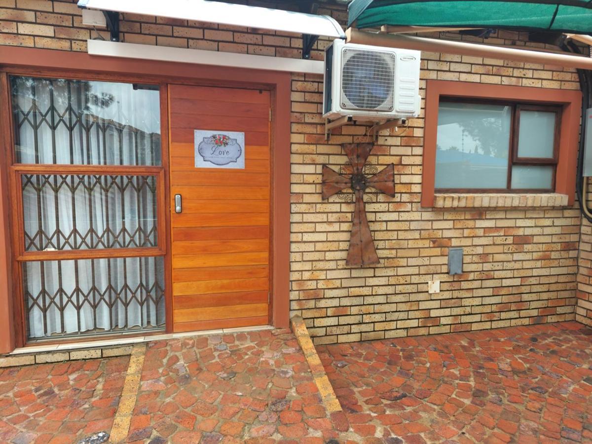 Twins Guest House Astoni Vanderbijlpark Buitenkant foto