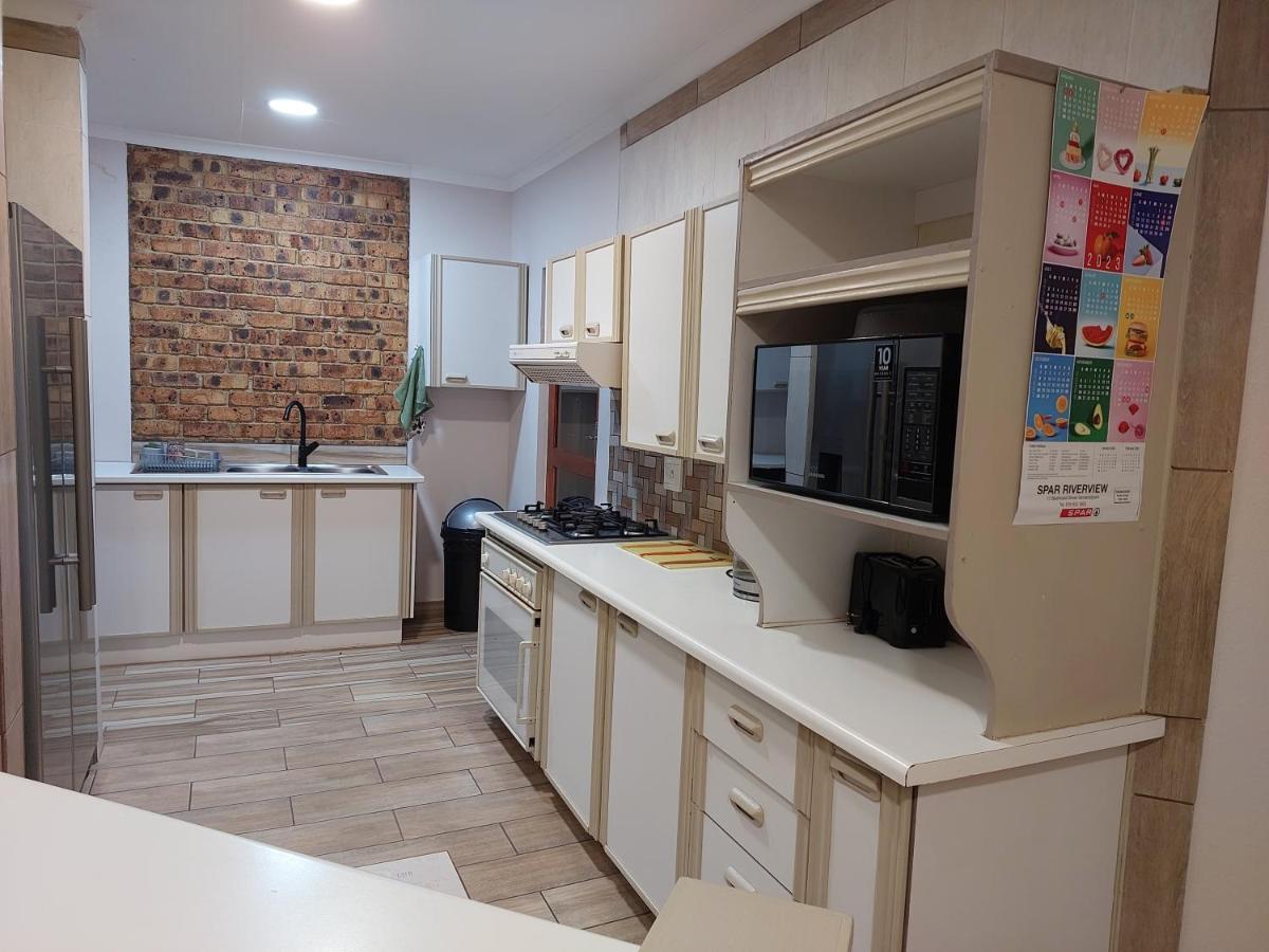 Twins Guest House Astoni Vanderbijlpark Buitenkant foto