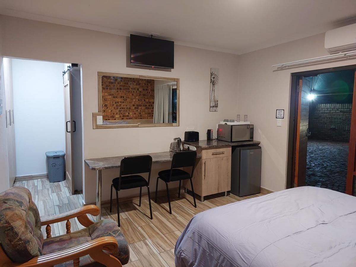 Twins Guest House Astoni Vanderbijlpark Kamer foto