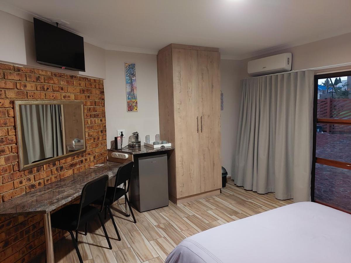 Twins Guest House Astoni Vanderbijlpark Kamer foto
