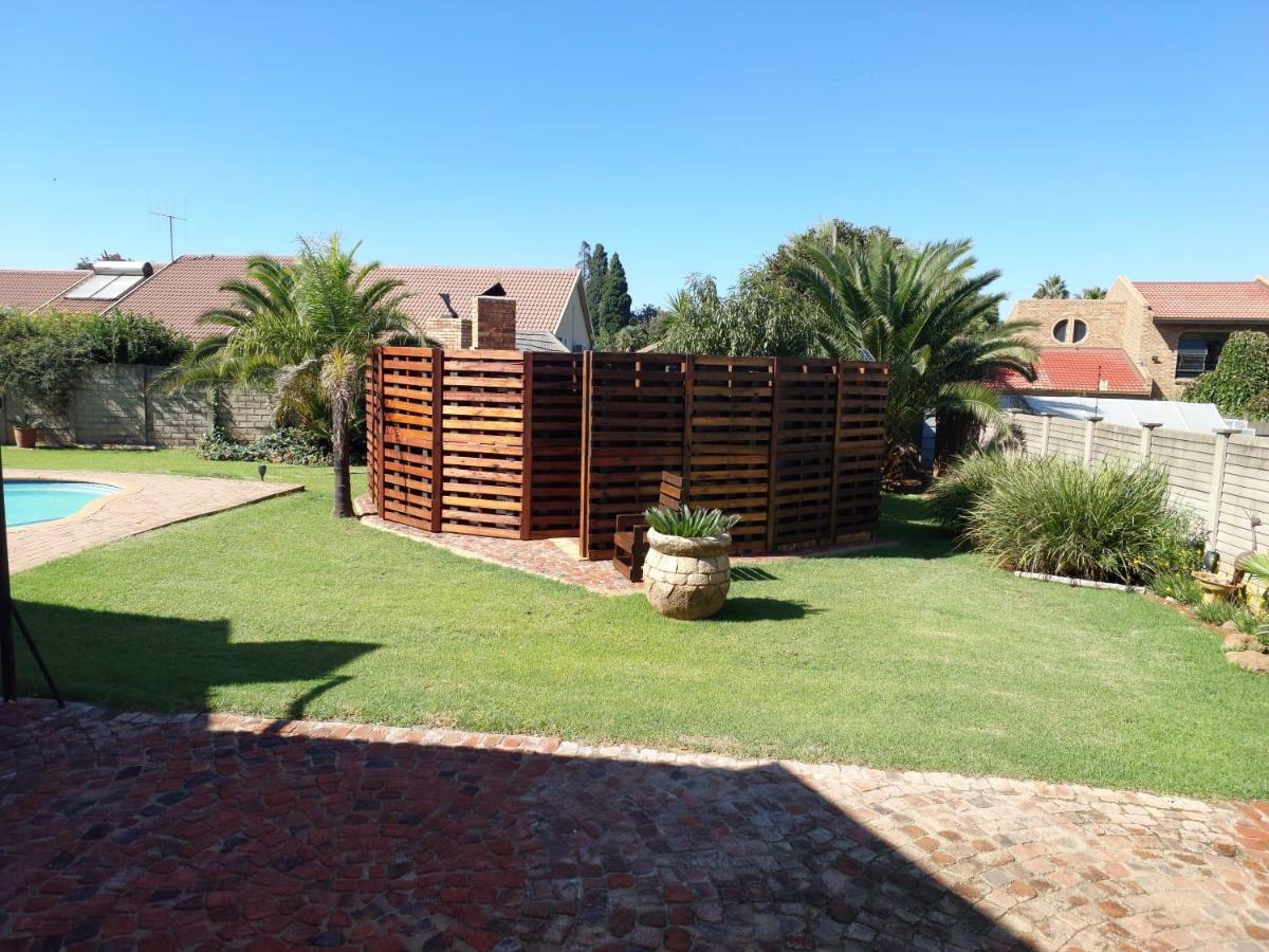 Twins Guest House Astoni Vanderbijlpark Buitenkant foto