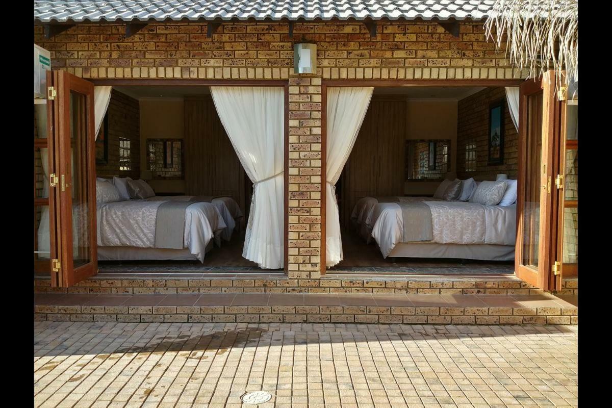 Twins Guest House Astoni Vanderbijlpark Buitenkant foto