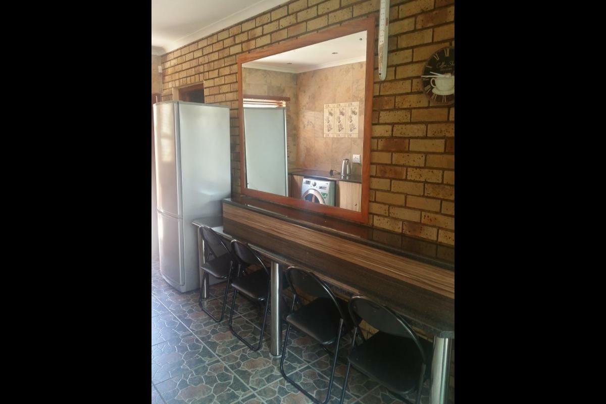Twins Guest House Astoni Vanderbijlpark Buitenkant foto