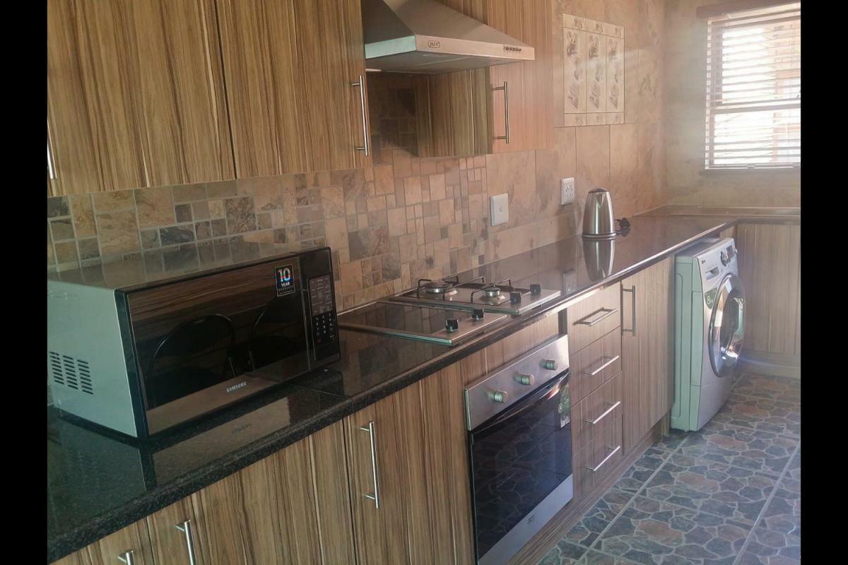 Twins Guest House Astoni Vanderbijlpark Buitenkant foto